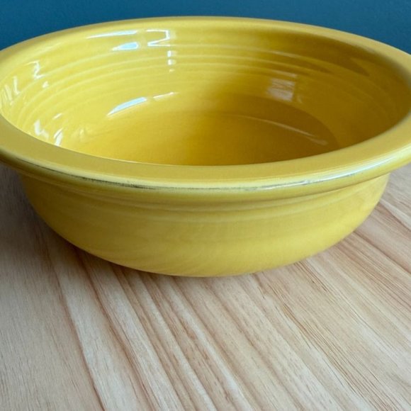 Vintage 90's Fiestaware Yellow 8.5 Inches Ceramic Vegetable Bowl With Glossy Fin - Picture 10 of 10
